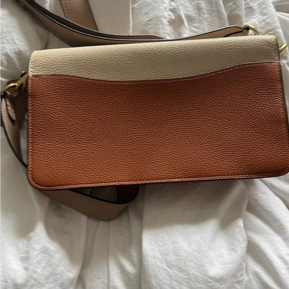 Coach crossbody adjustable straps perfect bag for fall season. Brand new - Picture 7 of 7